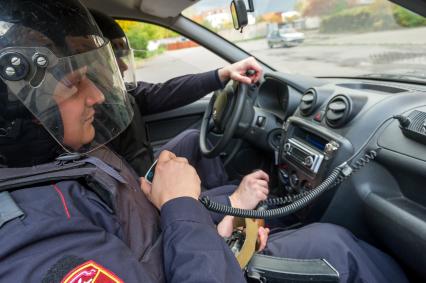 Санкт-Петербург. Сотрудники управления вневедомственной охраны Главного управления Росгвардии в служебном автомобиле
