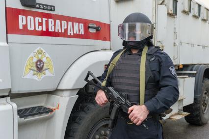 Санкт-Петербург. Сотрудник управления вневедомственной охраны Главного управления Росгвардии на базе .