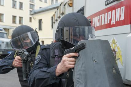 Санкт-Петербург. Сотрудники   управления вневедомственной охраны  Главного управления Росгвардии.