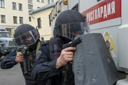 Санкт-Петербург. Сотрудники   управления вневедомственной охраны  Главного управления Росгвардии.