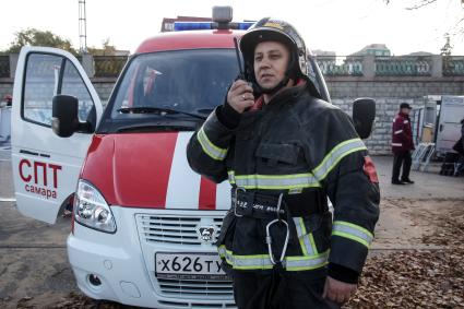 Самара. Спасатели провели командно-штабные учения по спасению людей с горящего пассажирского теплохода.