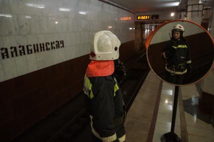 Самара. Командно-штабные учения по ликвидации черезвычайной ситуации были проведенны в метро на станции `Алабинская`.