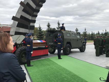 Московская область, Мытищи. Церемония прощания с генерал-лейтенантом Валерием Асаповым, погибшем в Сирии, на Федеральном военном кладбище.