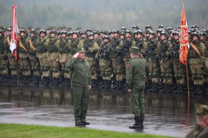 Белоруссия, Минская область.  Президент Белоруссии Александр Лукашенко  во время совместных стратегических учений России и Белоруссии `Запад-2017` на Борисовском полигоне.