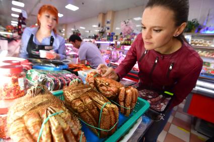 Южно-Сахалинск. Рыбный рынок `Успех`.