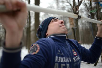 Москва. Самодельная спортивная площадка в Тимирязевском парке.