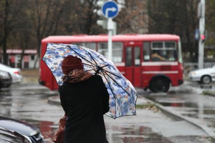 Ставрополь. Женщина под зонтом.