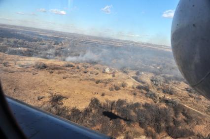 Хабаровск. Вид с самолета на горящие поля и дачные дома.