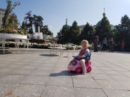 Москва. Подготовка к открытию тематических площадок в рамках фестиваля `Юбилей Москвы 870`.