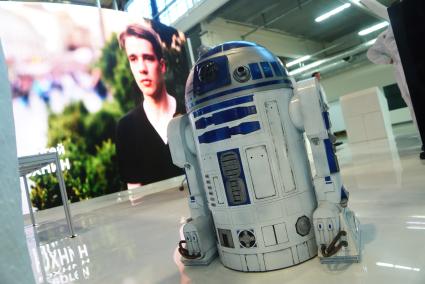 Екатеринбург. Робот R2D2 из фильма \'Звездные войны\' во время IV Национального чемпионата рабочих профессий WorldSkills Hi-Tech.