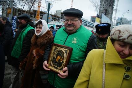 Екатеринбург. Участники крестного хода в честь праздника Казанской иконы Божией Матери