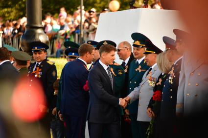 Сахалин. Губернатор  Сахалинской области Олег Кожемяко ( в центре)  на параде , посвященном Дню окончания Второй Мировой войны на площади Славы.