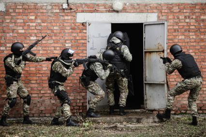 Ставрополь. Спецназ ГУВД во время учений.