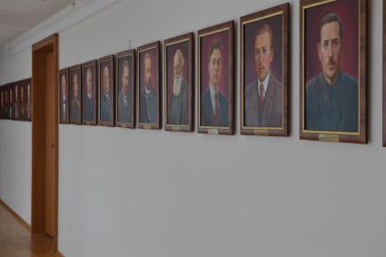 Тула. Портреты губернаторов Тульской области.