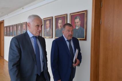 Тула. Встреча Государственного секретаря Союзного государства Григория Рапоты с заместителем губернатора Тульской области Юрием Андриановым (справа).