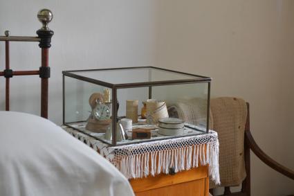Тула. Личные вещи писателя в  музее-усадьбе  Льва Толстого `Ясная Поляна`.
