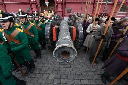 Москва. Перед началом торжественного марша, посвященного 76-й годовщине военного парада 1941 года, на Красной площади.