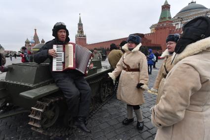 Москва.  Участники марша, посвященного  76-й годовщине военного парада 1941 года, на Красной площади.