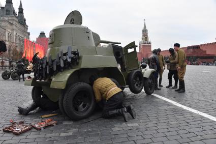 Москва. Перед началом торжественного марша, посвященного 76-й годовщине военного парада 1941 года, на Красной площади.