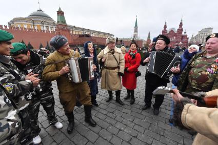 Москва.  Участники марша, посвященного  76-й годовщине военного парада 1941 года, на Красной площади.