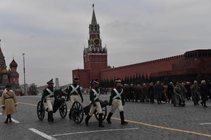 Москва. Перед началом торжественного марша, посвященного 76-й годовщине военного парада 1941 года, на Красной площади.