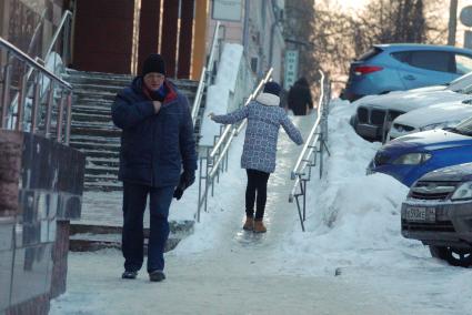 Екатеринбург. Гололед на улице