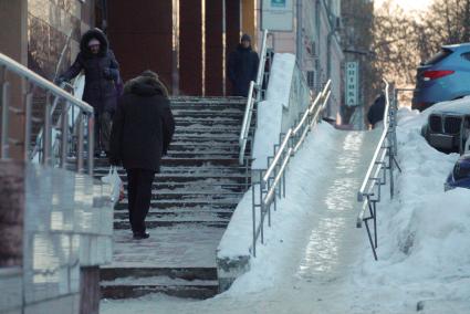 Екатеринбург. Гололед на улице