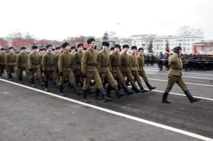 Самара. Участники марша, посвященного 76-й годовщине военного парада 1941 года.