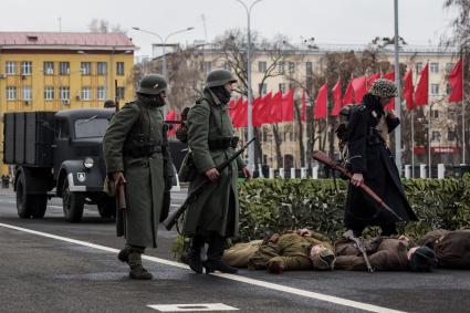 Самара.  Участники  реконструкции битвы за Тихвин  в рамках мероприятий, посвященных  76-й годовщине военного парада 1941 года.