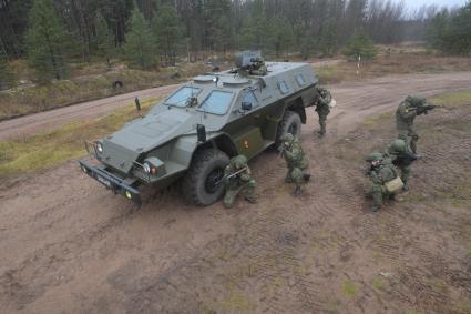 Бологое, пос.Озерный. Военнослужащие во время учений на полигоне.