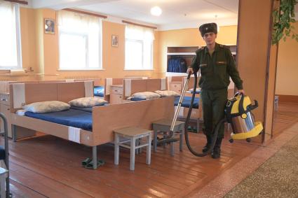 Бологое, пос.Озерный. Уборка казарменных помещений.