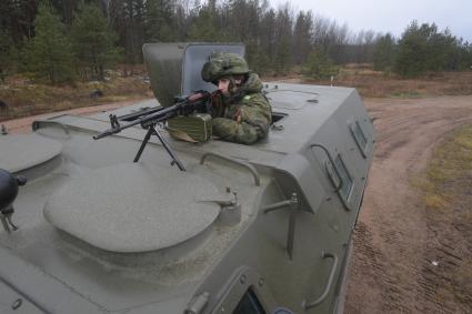 Бологое, пос.Озерный. Военнослужащие во время учений на полигоне.