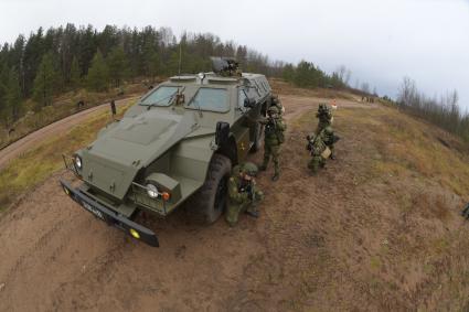 Бологое, пос.Озерный. Военнослужащие во время учений на полигоне.