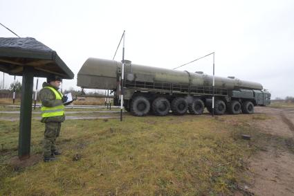 Бологое, пос.Озерный. Мобильный ракетный комплекс `Тополь`.