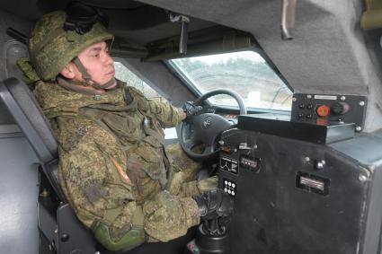 Бологое, пос.Озерный. Военнослужащие во время учений на полигоне.