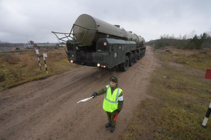 Бологое, пос.Озерный. Мобильный ракетный комплекс `Тополь`.