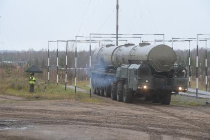 Бологое, пос.Озерный. Мобильный ракетный комплекс `Тополь`.