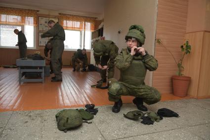 Бологое, пос.Озерный. Солдаты срочной службы в казарме.