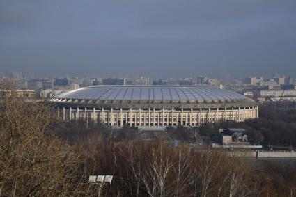 Москва. Вид со смотровой площадки на Воробьевых горах.