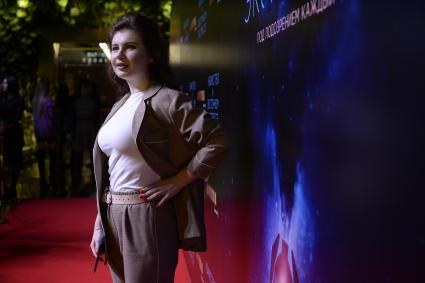 Москва. Актриса Анна Цуканова-Котт на премьере фильма Кеннета Брана `Убийство в Восточном экспрессе` в кинотеатре `Москва`.