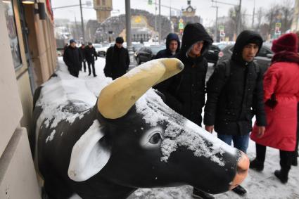 Москва. Прохожие на Баррикадной улице.