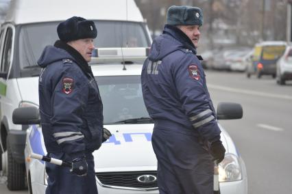 Тула. Судебные приставы совместно с сотрудниками ГИБДД провели рейд по выявлению должников на улицах города.