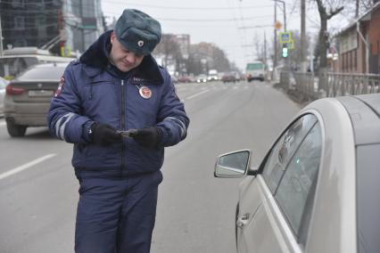 Тула. Судебные приставы совместно с сотрудниками ГИБДД провели рейд по выявлению должников на улицах города.