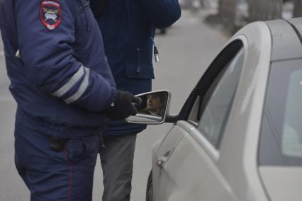 Тула. Судебные приставы совместно с сотрудниками ГИБДД провели рейд по выявлению должников на улицах города.