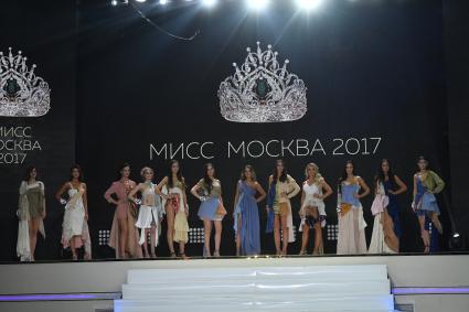 Москва.  Участницы конкурса красоты `Мисс Москва - 2017`  во время выступления на финальном шоу в КЗ `Мир`.