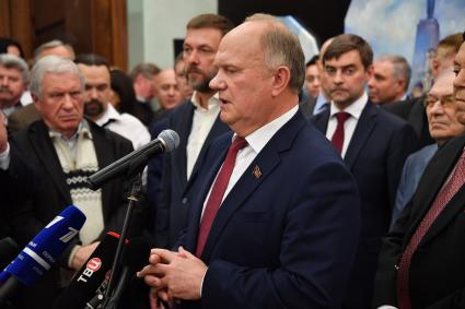 Москва. Лидер КПРФ Геннадий Зюганов на выставке `Будущее начинается в прошлом. Россия-мир. Сирия. Донбасс`.