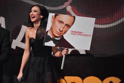 Москва. Телеведущая, певица Ольга Бузова на церемонии вручения ежегодной музыкальной премии `Высшая Лига 2017` в `Крокус Сити Холле`.