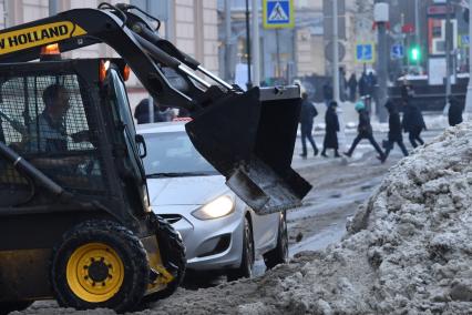 Москва. Уборка снега на улицах города.