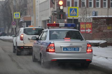 Красноярск. Автомобиль полиции на одной из улиц города.