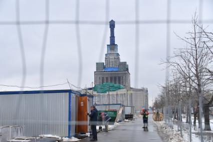 Москва. Последствия пожара в павильоне `Дружба народов` на ВДНХ.